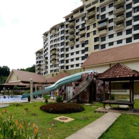 Puteri Beach Resort Port Dickson Dış mekan fotoğraf